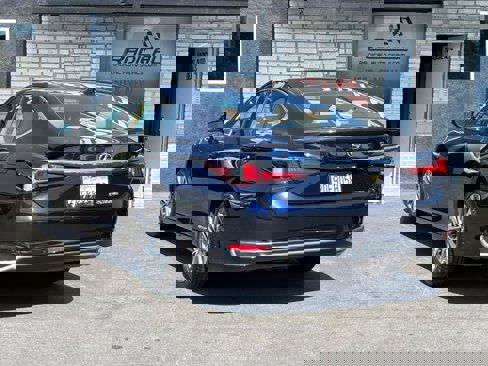 Used 2022 Lexus ES 300h image 17