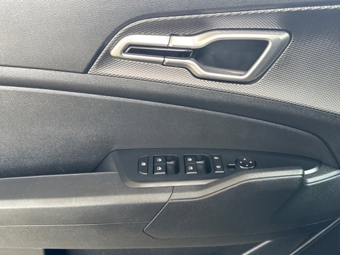 Used 2024 Kia Sportage LX image 9