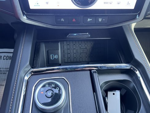 Used 2024 Ford Expedition Platinum image 16