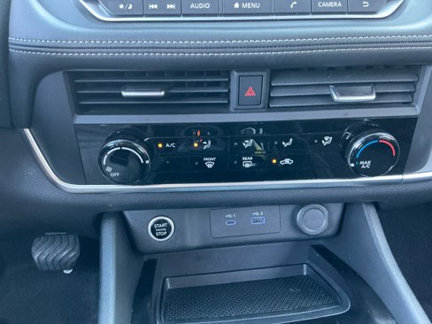 Used 2023 Nissan Rogue S image 12