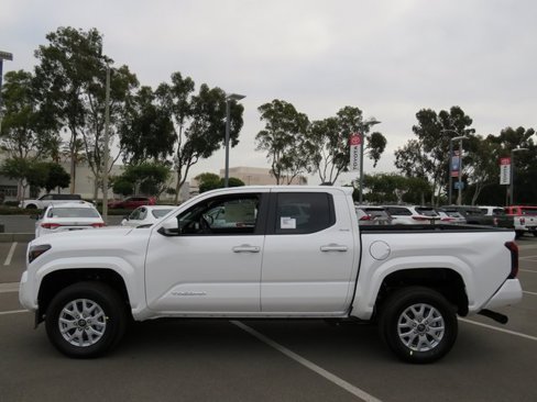 New 2025 Toyota Tacoma SR5 image 8