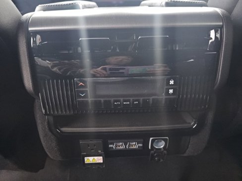 New 2025 Jeep Wagoneer 4WD w/ HD Trailer Tow Package image 34