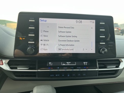 Used 2024 Toyota Sienna LE image 45