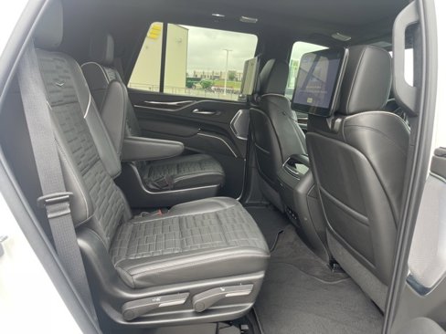 Used 2023 Cadillac Escalade Sport Platinum image 17