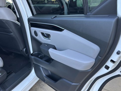 New 2025 Honda Pilot Touring image 13