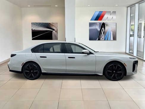 New 2026 BMW 750e xDrive image 5