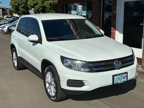 Used 2017 Volkswagen Tiguan Limited w/ Alloy Wheels Package image 8