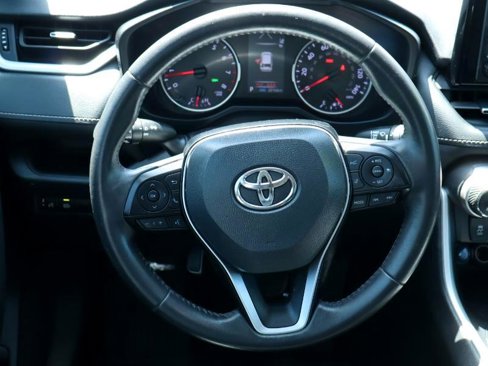 Used 2020 Toyota RAV4 XLE Premium image 15