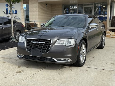 Used 2019 Chrysler 300 Limited image 1