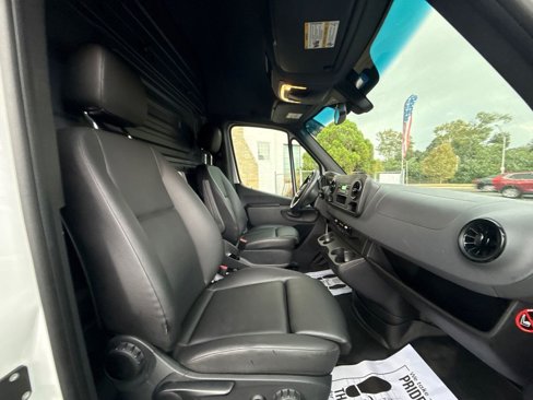 Used 2021 Mercedes-Benz Sprinter 2500 image 18