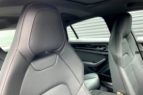 New 2025 Porsche Panamera 4 image 8