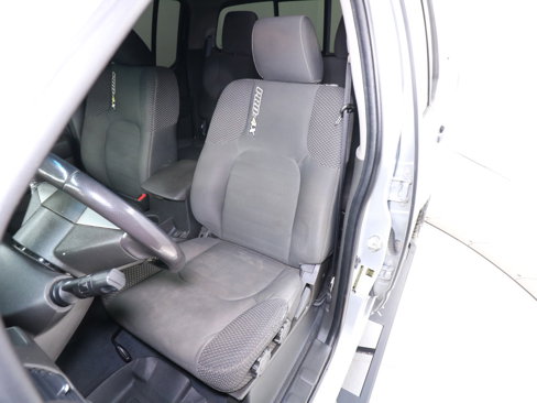 Used 2018 Nissan Frontier PRO-4X image 16