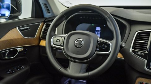 Certified 2025 Volvo XC90 B6 Plus image 13