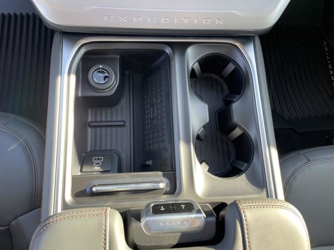 New 2025 Ford Expedition Active image 18