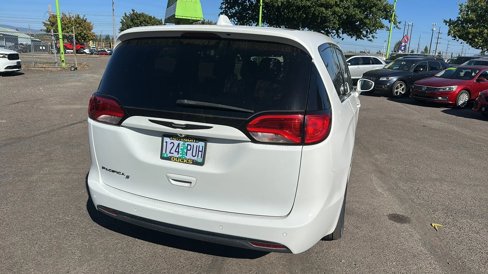 Used 2018 Chrysler Pacifica Touring Plus w/ S Appearance Package image 4
