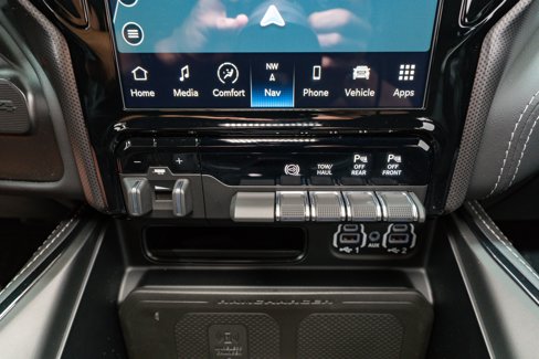 Used 2024 RAM 2500 Limited image 26