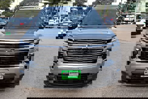 New 2026 Chevrolet Traverse LT w/ Driver Confidence Package image 2