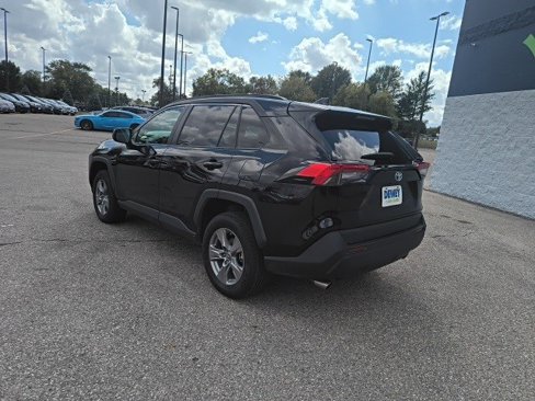 Used 2022 Toyota RAV4 LE image 3
