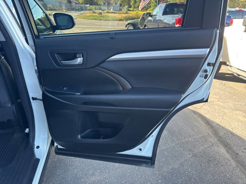 Used 2017 Toyota Highlander XLE image 25