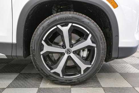 New 2025 Volkswagen Tiguan SE image 13