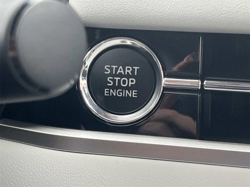New 2025 Mitsubishi Outlander SE image 24