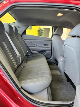 Used 2024 Hyundai Elantra SEL image 17