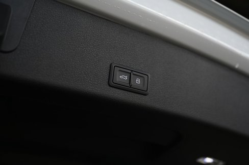 Used 2024 Audi Q8 e-tron Premium image 41