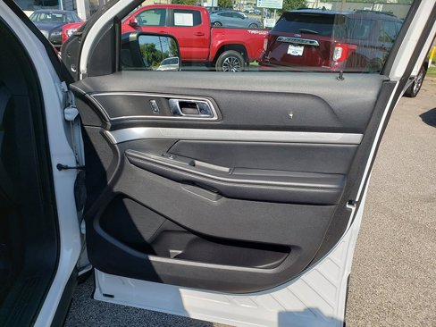 Used 2017 Ford Explorer XLT w/ Equipment Group 202A image 19
