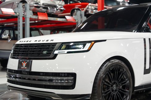 Used 2023 Land Rover Range Rover Long Wheelbase SE image 12