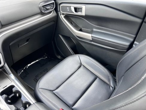 Used 2023 Ford Explorer XLT w/ Equipment Group 202A image 18