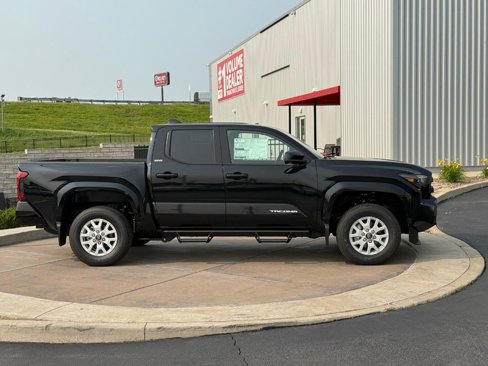 New 2025 Toyota Tacoma SR5 image 2