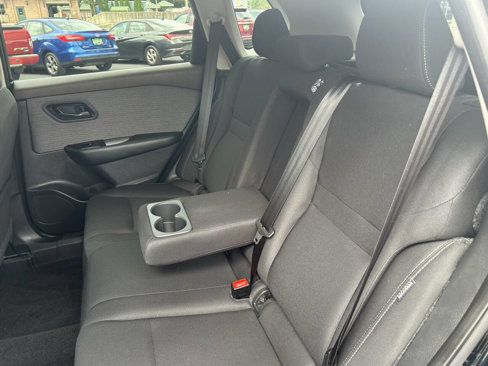 Used 2023 Nissan Rogue S image 32