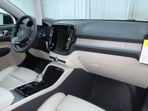 New 2026 Volvo XC40 B5 Plus w/ Protection Package Premier image 7
