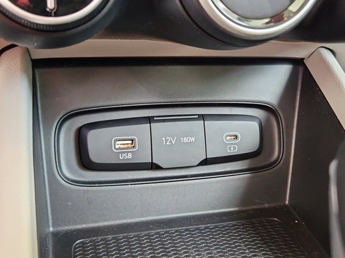Used 2024 Hyundai Venue SEL image 19