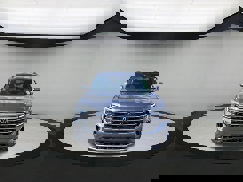 Used 2024 Volkswagen Atlas SE image 3