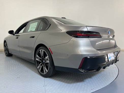 New 2026 BMW 740i w/ Executive Package image 3