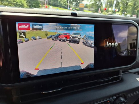 Used 2024 Jeep Gladiator Rubicon w/ Technology Group image 21