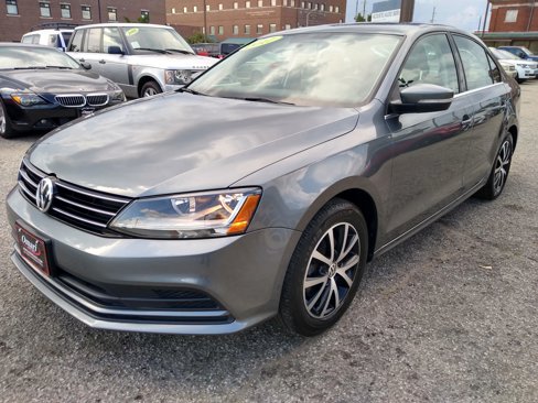Used 2017 Volkswagen Jetta SE image 3