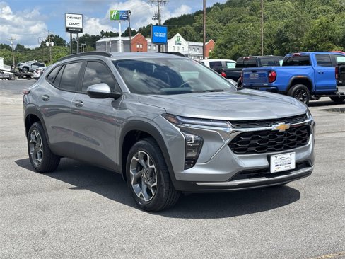 Used 2025 Chevrolet Trax LT w/ Driver Confidence Package image 5