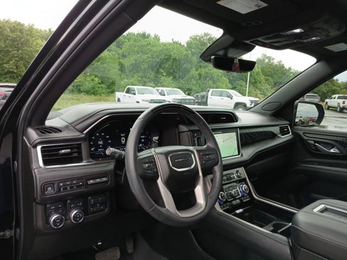 Used 2024 GMC Yukon Denali w/ Advanced Technology Package image 10