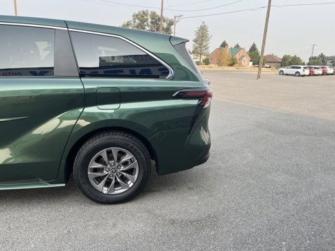 Used 2024 Toyota Sienna LE image 6