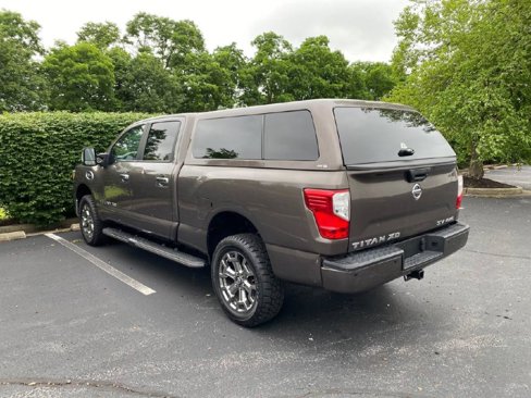 Used 2018 Nissan Titan SV w/ SV Convenience Package image 4