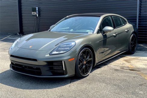 New 2025 Porsche Panamera 4 image 1