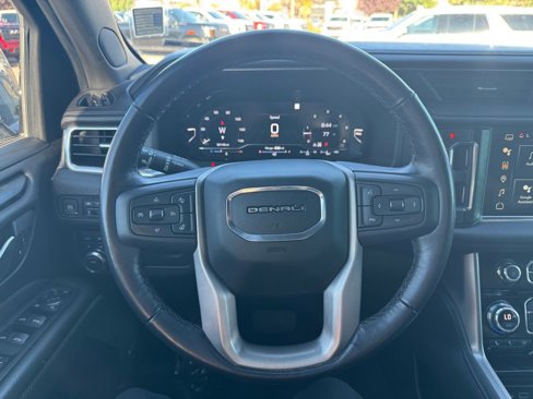 Used 2022 GMC Yukon XL Denali image 12