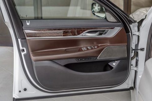 Used 2021 BMW 740i xDrive w/ M Sport Package image 48