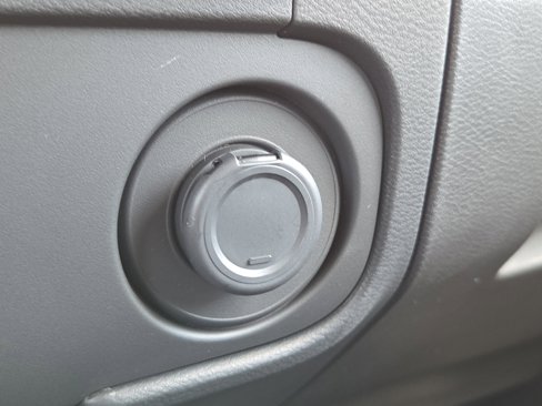 Used 2025 Nissan Frontier SV image 31