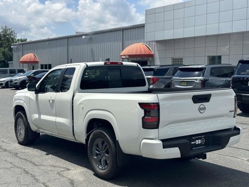 Used 2025 Nissan Frontier SV w/ SV Convenience Package image 4