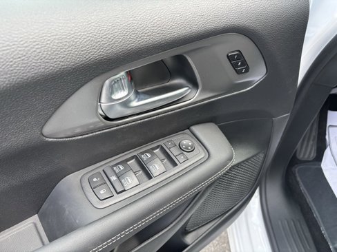 New 2026 Chrysler Pacifica Select image 12