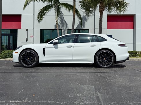 Used 2023 Porsche Panamera 4 w/ Premium Package image 4