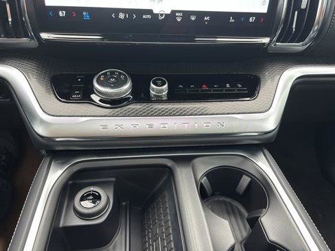 New 2025 Ford Expedition Max Platinum image 23
